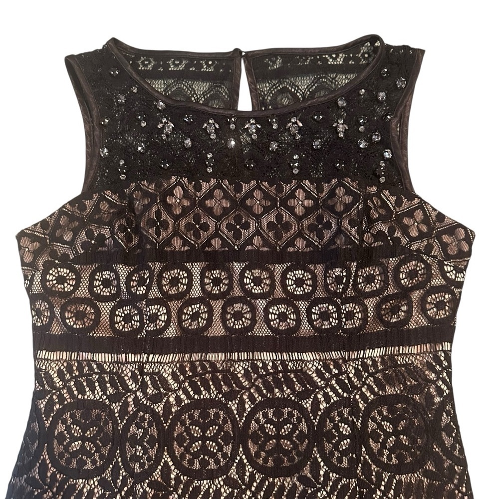 Vince Camuto black lace dress with tan underlay, size 4 - Picture 9 of 11